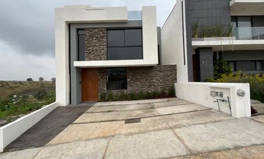 Venta casa nueva completamente equipada en LomAlta Tres marias