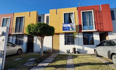 !!Venta de Casa en Fraccionamiento Cerrado en Paseo de Pedregal, Querétaro!!