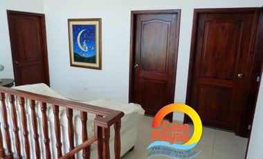 Casa Grande y Nueva de Venta en Playas, Barrio Las Brisas, Calle Asfaltada