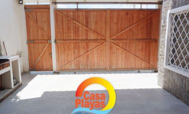 Casa Grande y Nueva de Venta en Playas, Barrio Las Brisas, Calle Asfaltada