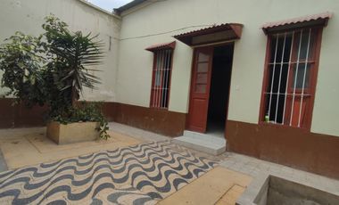 Venta De Casa Como Terreno 383M2 - A 1 Cuadra De La Plaza De Lambayeque, Lambayeque