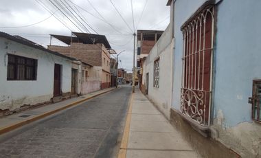 Venta De Casa Como Terreno 383M2 - A 1 Cuadra De La Plaza De Lambayeque, Lambayeque