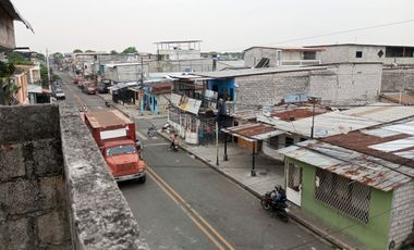 CASA EN VENTA EN EL SUBURBIO DE GUAYAQUIL, 2 PISOS RENTEROS EN GUAYAQUIL,ECUADOR