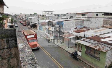 CASA EN VENTA EN EL SUBURBIO DE GUAYAQUIL, 2 PISOS RENTEROS EN GUAYAQUIL,ECUADOR