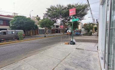 Local Comercial en Alquiler en Esquina de Av Cutervo