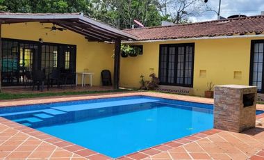 SE VENDE HERMOSA CASA CAMPESTRE  CERCA AL AEROPUERTO VANGUARDIA VILLAVICENCIO