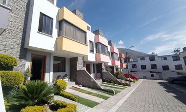 Casa de venta Pusuquí, conjunto Villanueva , 3 pisos, terraza, cerca colegio Iesval, Kaersam