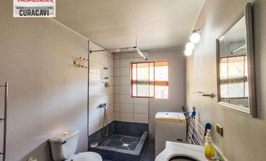 León Propiedades vende  Casa en Parcela en Miraflores