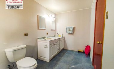 León Propiedades vende  Casa en Parcela en Miraflores