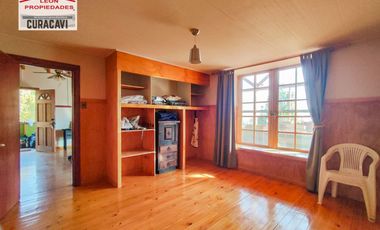 León Propiedades vende  Casa en Parcela en Miraflores