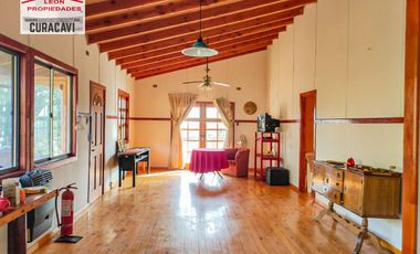 León Propiedades vende  Casa en Parcela en Miraflores