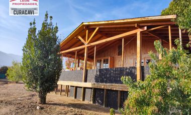 León Propiedades vende  Casa en Parcela en Miraflores