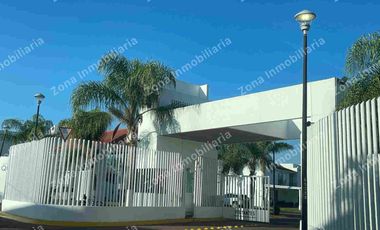 CASA amueblada en RENTA en privada Quinta Real Irapuato