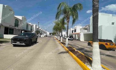 CASA amueblada en RENTA en privada Quinta Real Irapuato