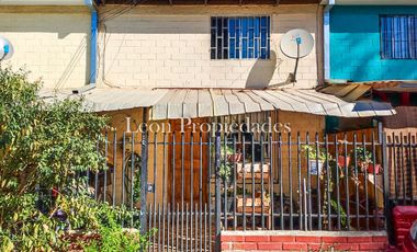 Leon Propiedades vende casa en Curacavi centro.