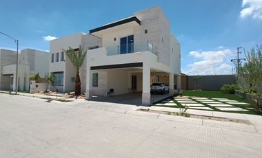 Casa en venta 4 Recamaras Nueva de Fraccionamiento La Coruña Hillo Son.