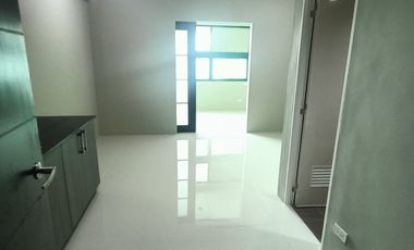 2BEDROOM CONDO FOR SALE IN QC AT THE BACK OF GMA