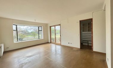 Se vende casa solida de 497m2 en parcela de 10.000m2. Privilegiada ubicación en la entrada Zapallar, Curicó