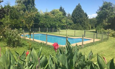 Se vende casa solida de 497m2 en parcela de 10.000m2. Privilegiada ubicación en la entrada Zapallar, Curicó
