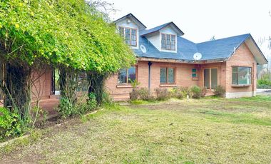 Se vende casa solida de 497m2 en parcela de 10.000m2. Privilegiada ubicación en la entrada Zapallar, Curicó