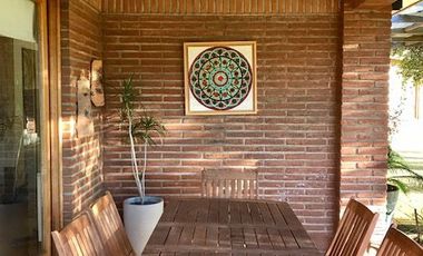 Se vende casa solida de 497m2 en parcela de 10.000m2. Privilegiada ubicación en la entrada Zapallar, Curicó