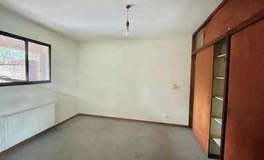 Se vende casa solida de 497m2 en parcela de 10.000m2. Privilegiada ubicación en la entrada Zapallar, Curicó