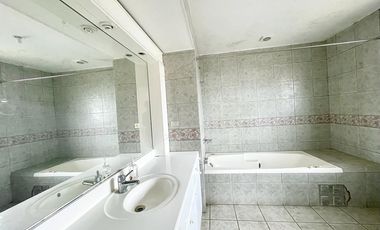Se vende casa solida de 497m2 en parcela de 10.000m2. Privilegiada ubicación en la entrada Zapallar, Curicó