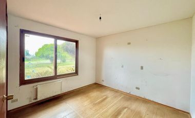 Se vende casa solida de 497m2 en parcela de 10.000m2. Privilegiada ubicación en la entrada Zapallar, Curicó