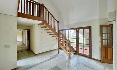 Se vende casa solida de 497m2 en parcela de 10.000m2. Privilegiada ubicación en la entrada Zapallar, Curicó