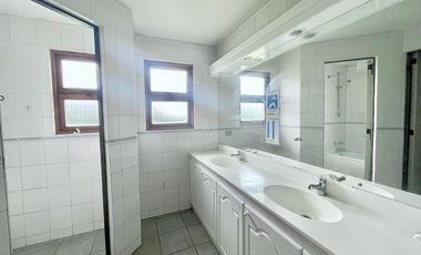 Se vende casa solida de 497m2 en parcela de 10.000m2. Privilegiada ubicación en la entrada Zapallar, Curicó
