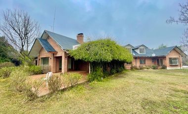 Se vende casa solida de 497m2 en parcela de 10.000m2. Privilegiada ubicación en la entrada Zapallar, Curicó