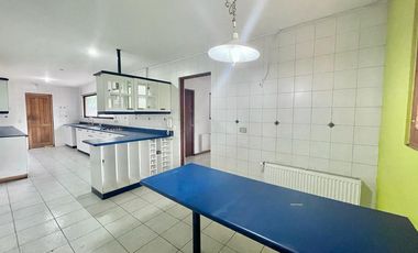 Se vende casa solida de 497m2 en parcela de 10.000m2. Privilegiada ubicación en la entrada Zapallar, Curicó