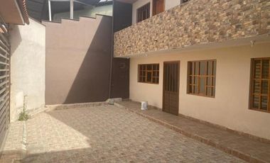 Casa en venta 2 departamentos, sector Cuatro Esquinas Ricaurte