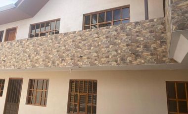 Casa en venta 2 departamentos, sector Cuatro Esquinas Ricaurte