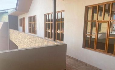 Casa en venta 2 departamentos, sector Cuatro Esquinas Ricaurte