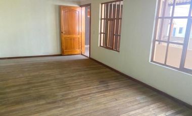 Casa en venta 2 departamentos, sector Cuatro Esquinas Ricaurte