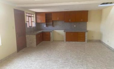Casa en venta 2 departamentos, sector Cuatro Esquinas Ricaurte