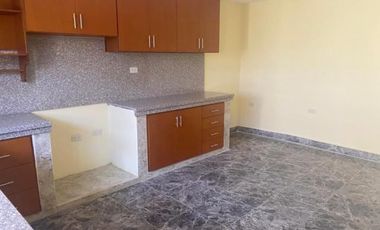 Casa en venta 2 departamentos, sector Cuatro Esquinas Ricaurte