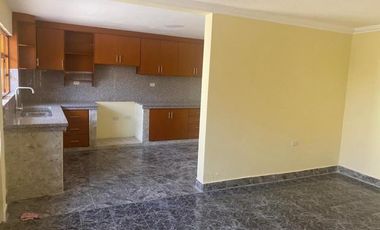 Casa en venta 2 departamentos, sector Cuatro Esquinas Ricaurte