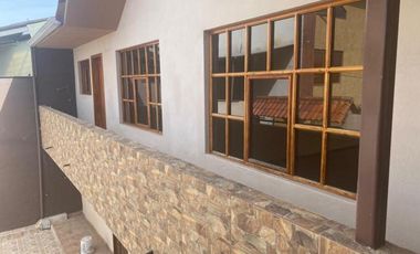 Casa en venta 2 departamentos, sector Cuatro Esquinas Ricaurte