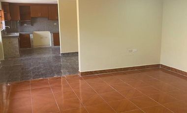 Casa en venta 2 departamentos, sector Cuatro Esquinas Ricaurte
