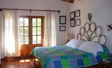 En VENTA hermosa casa con un terreno de 4,256 mts. en Huertos del LLano, Morelos.