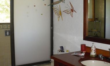 En VENTA hermosa casa con un terreno de 4,256 mts. en Huertos del LLano, Morelos.