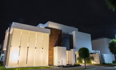 CASA EN RENTA EN LOMAS DE ANGELOPOLIS $37,000