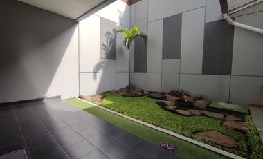 DISEWAKAN RUMAH MINIMALIS SIAP HUNI FULLFURNISH DI KOMPLEK ELITE SETRADUTA BANDUNG