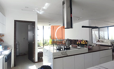 VENTA_ ESPECTACULAR CASA DE VENTA EN URBANIACION LAS MANOLAS SECTOR RICPAMBA /23URB078