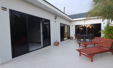 New house for sale 200 m. to the Sea 2 bed 2 bath 85 sqm. Price 4,250,000 thb.