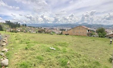 Terreno esquinero en venta 980m2 a 3 cuadras del Hotel Oro Verde