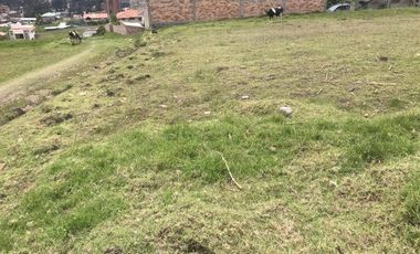 Terreno esquinero en venta 980m2 a 3 cuadras del Hotel Oro Verde