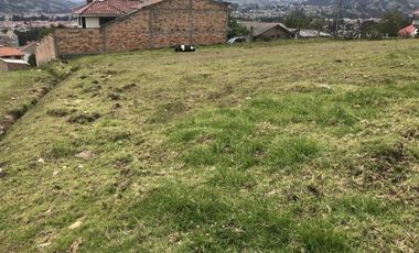 Terreno esquinero en venta 980m2 a 3 cuadras del Hotel Oro Verde